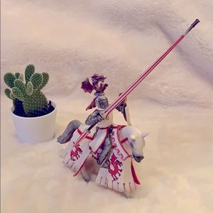 SCHLEICH WHITE KNIGHT AND HORSE